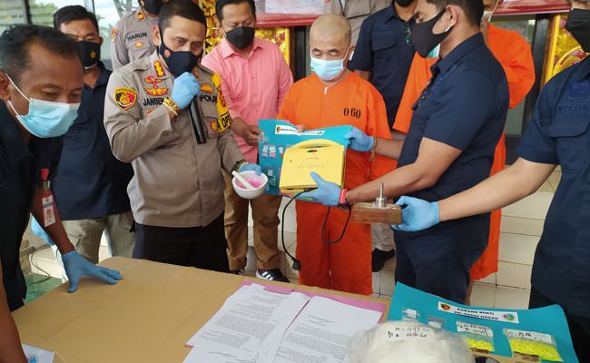 modal-oplos-obat-pabrikan-dan-herbal-beras-merah-jadi-pewarna-ekstasi