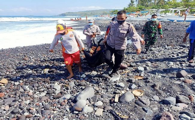 nahas-diduga-terseret-ombak-pemancing-ditemukan-tewas-mengambang