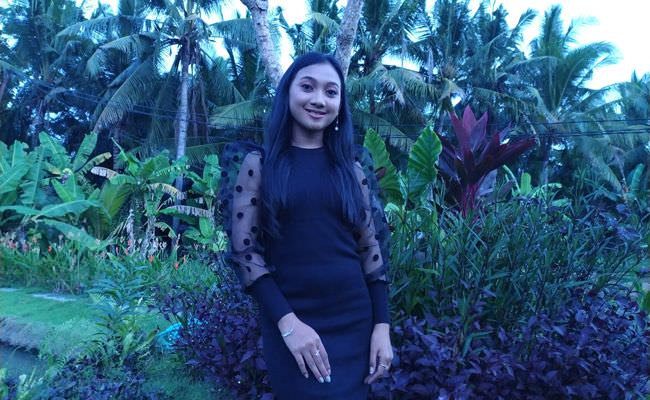 nyanyi-lagu-berbahasa-indonesia-gung-mas-pemayun-ngaku-susah