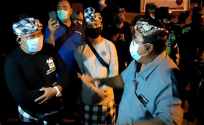tak-bisa-jualan-pedagang-di-pantai-penimbangan-menjerit-kelaparan