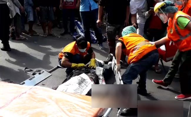usai-dibacok-gede-budiarsana-terkapar-di-tengah-jalan-di-denpasar