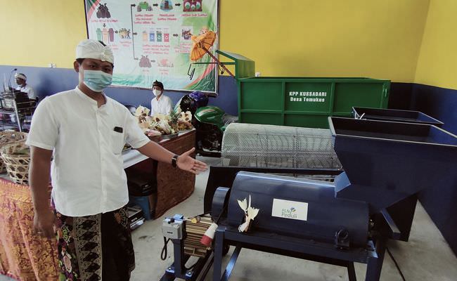 dapat-bantuan-tps3r-warga-juga-donasi-tanah-uruk-hingga-uang