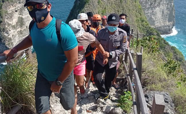 dua-warga-batam-dan-jakarta-digulung-ombak-di-nusa-penida
