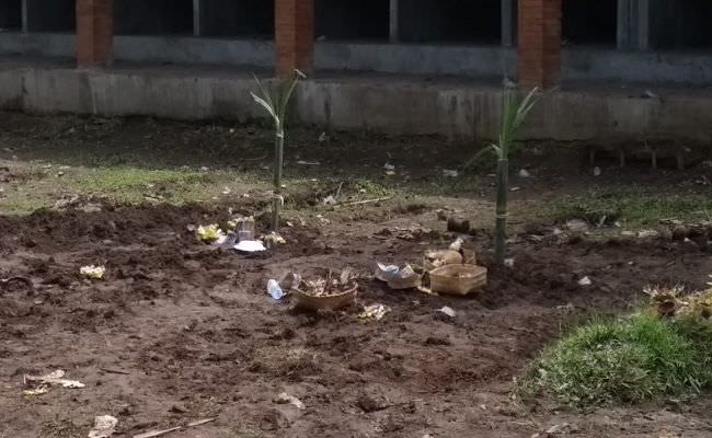 sama-sama-ihklas-dua-jenazah-tertukar-akhirnya-dikubur-berdampingan