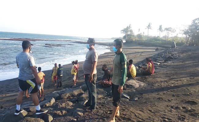 tragis-warga-blahbatuh-hanyut-dan-hilang-saat-mandi-di-pantai-pering