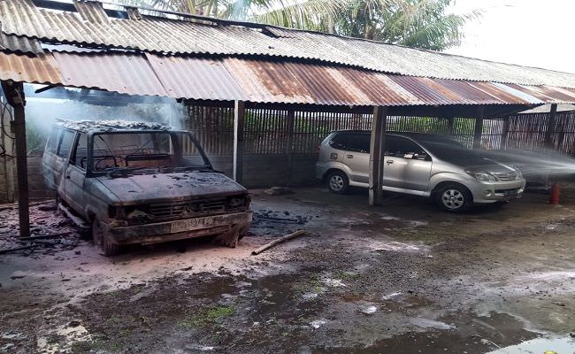 kijang-itu-sempat-dicat-sebelum-terbakar