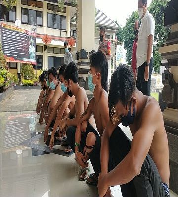 para-pelaku-wajib-lapor-seminggu-dua-kali