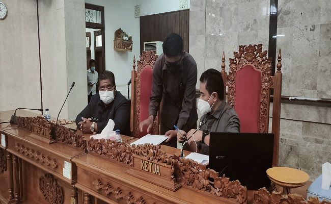 pendapatan-terjun-bebas-gaji-dan-tunjangan-pegawai-dipotong