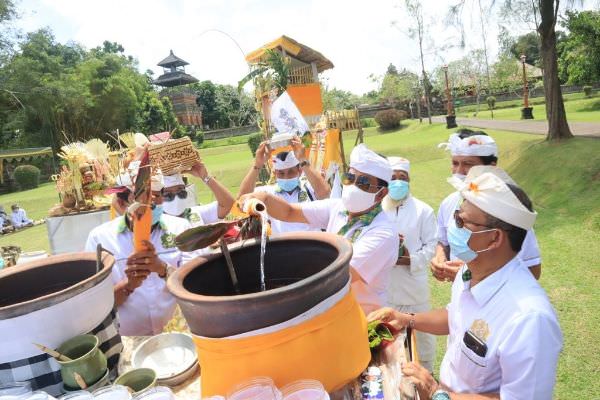 puri-ageng-mengwi-dan-mangu-kertha-mandala-gelar-tawur-tulak-tunggul
