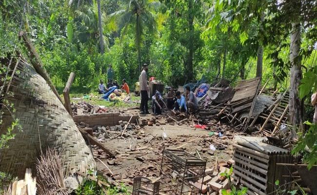 rumah-rata-tanah-satu-keluarga-nyaris-tertimpa