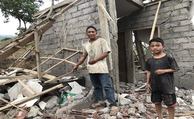 1039-rumah-dan-111-tempat-ibadah-rusak-korban-gempa-akui-masih-trauma