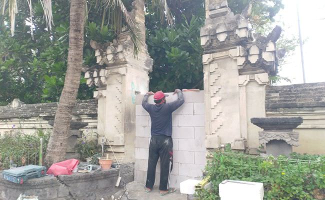 17-pintu-masuk-pantai-kuta-ditutup-pedagang-protes