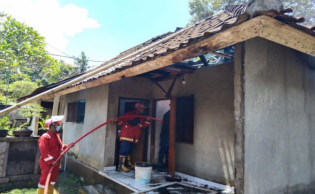 ditinggal-kondangan-ke-buleleng-rumah-warga-klungkung-ludes-terbakar