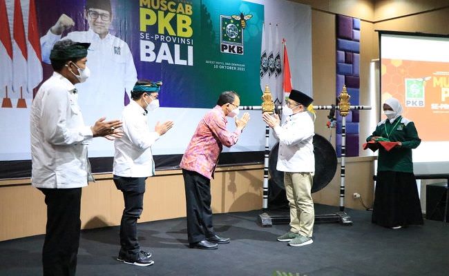 gubernur-wayan-koster-hadiri-musyawarah-dpc-pkb-bali