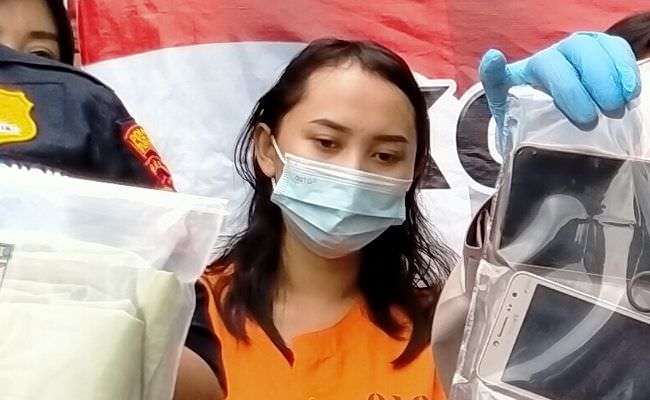 konyol-janda-cantik-gelar-prostitusi-online-di-belakang-kantor-polisi