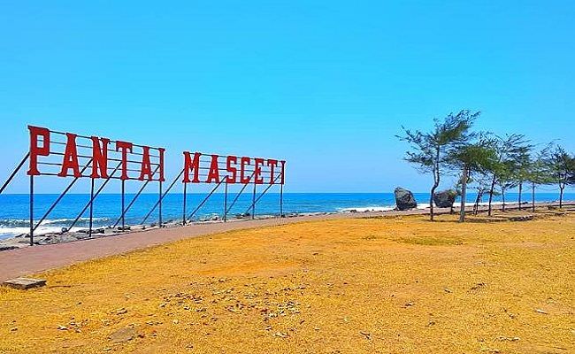 picu-polemik-pungutan-parkir-di-objek-wisata-pantai-masceti-distop