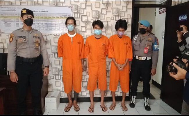 isap-ganja-tiga-pemuda-penebel-tabanan-diringkus-polisi