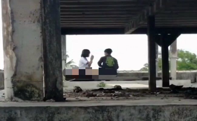 selain-masih-pakai-seragam-aksi-wik-wik-siswi-smk-berlokasi-di-sebatu