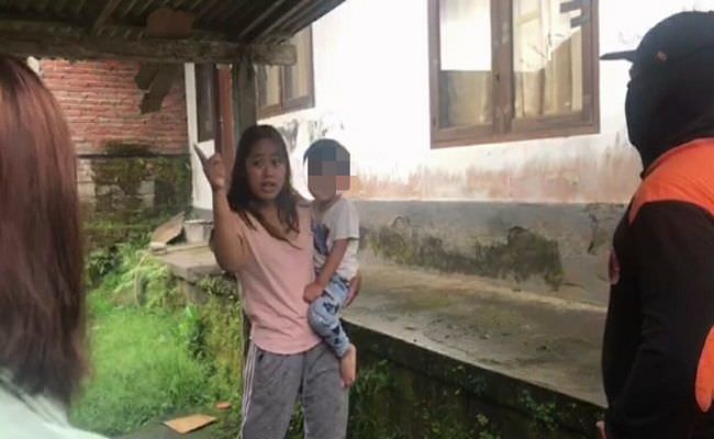 teledor-dibiarkan-main-handphone-bocah-tiga-tahun-di-gianyar-hilang