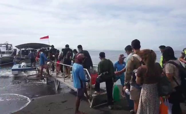 aktivitas-penyeberangan-ke-nusa-penida-mendadak-meningkat