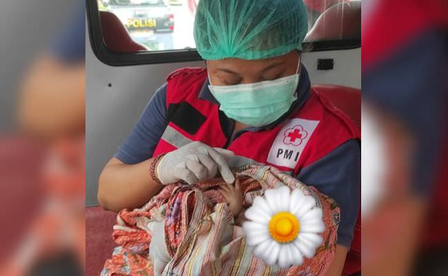 bayi-berusia-dua-bulan-dibuang-di-jalan-gunung-salak-denpasar