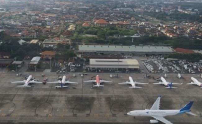 Akibat cuaca buruk, tujuh penerbangan di Bandara Ngurah Rai, Bali, terganggu. (dok radarbali)
