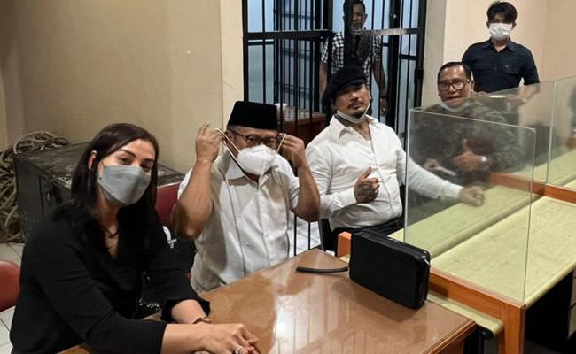 dilaporkan-adam-deni-ke-polisi-pengacara-jrx-tak-takut