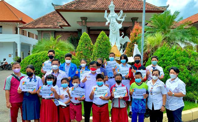 harumkan-nama-buleleng-siswa-berprestasi-digerojok-bonus-ratusan-juta