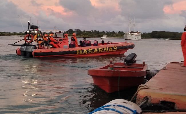 jatuh-di-serangan-wna-amerika-ditemukan-selamat-di-perairan-klungkung