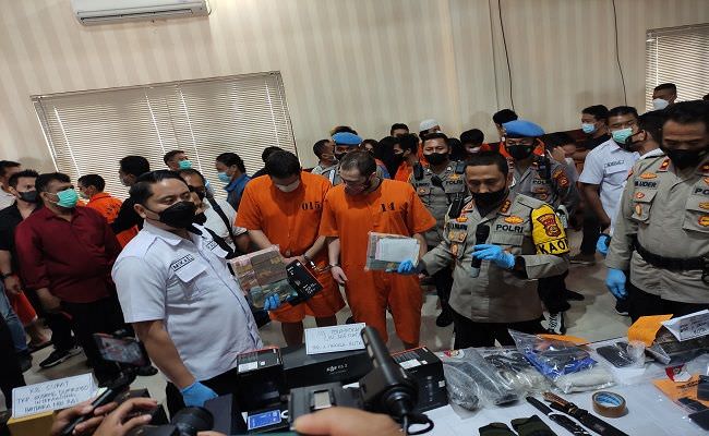 polisi-tangkap-dua-wna-pelaku-perampokan-dan-penyekapan-di-villa-kuta