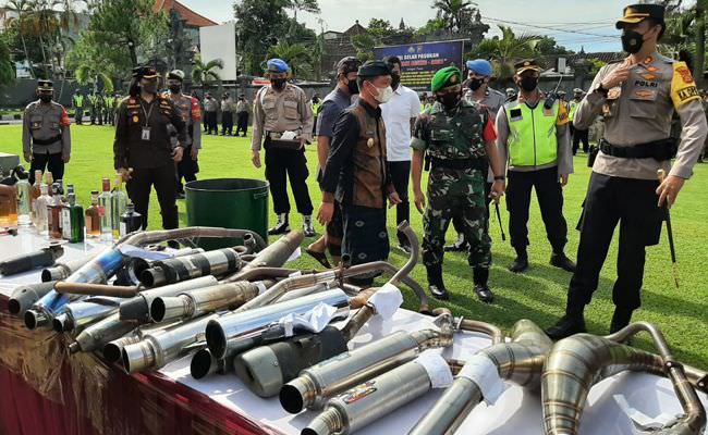 polres-klungkung-hancurkan-ratusan-knalpot-brong