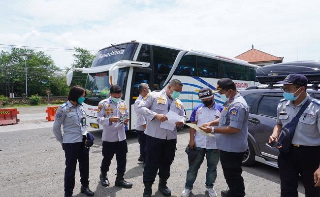 puluhan-travel-bodong-terjaring-dan-kena-tilang-di-gilimanuk