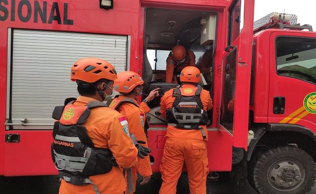 terjebak-banjir-lima-orang-dan-satu-balita-di-kuta-nyaris-tenggelam