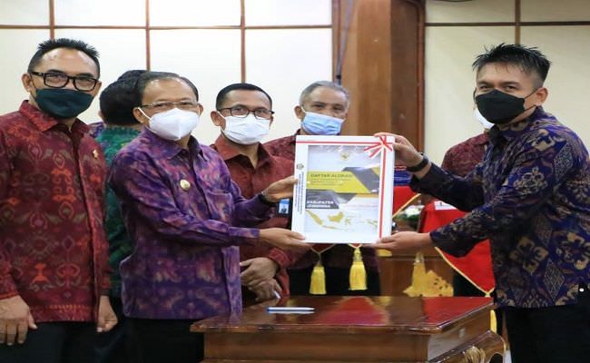 wabup-ipat-hadiri-penyerahan-dipa-dan-tkdd-tahun-anggaran-2022