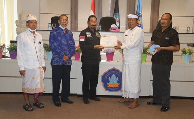 aa-gde-agung-guru-motor-utama-pembentuk-karakter-bangsa