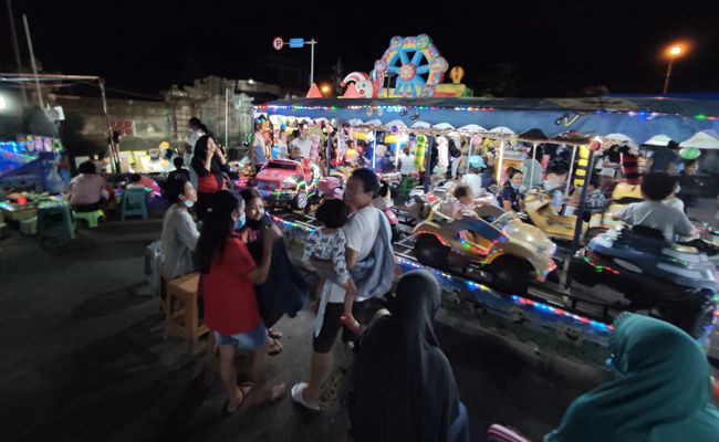 pasar-senggol-batubulan-gianyar-surganya-wahana-permainan-anak