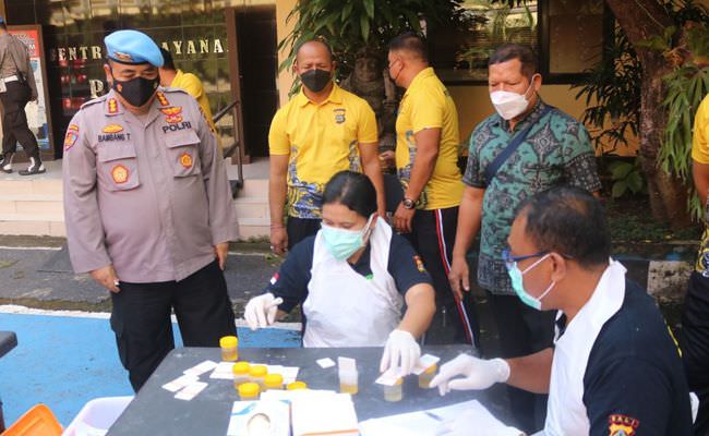 rentan-terlibat-narkoba-ratusan-personel-polda-bali-dites-urine