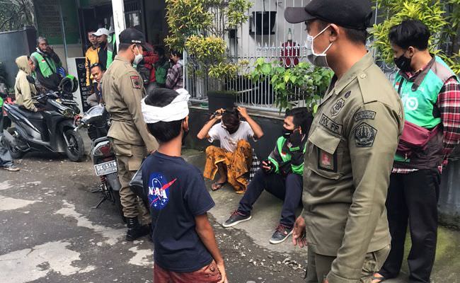 satpol-pp-ngaku-kewalahan-tertibkan-pengamen-di-lampu-merah