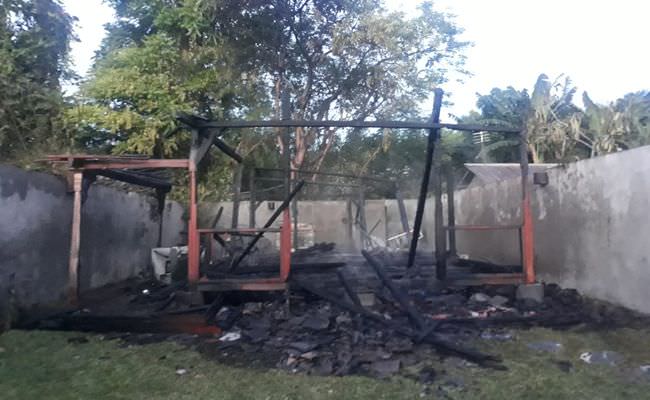 vila-mewah-milik-warga-belanda-di-sanur-bali-terbakar
