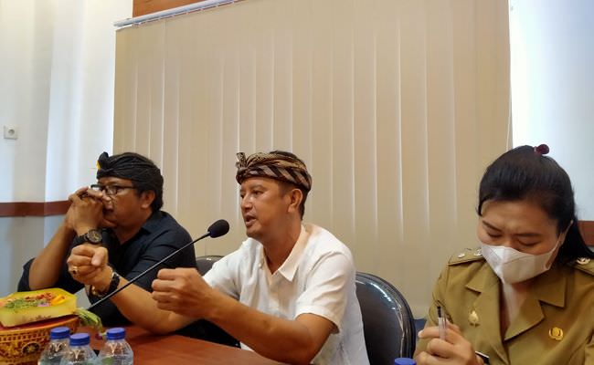 desa-adat-legian-akan-gelar-ngereh-usai-penyusung-petapakan-kesurupan