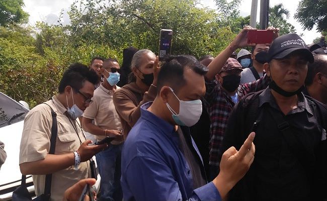 eksekusi-lahan-di-desa-ungasan-dihalangi-pria-badan-gempal