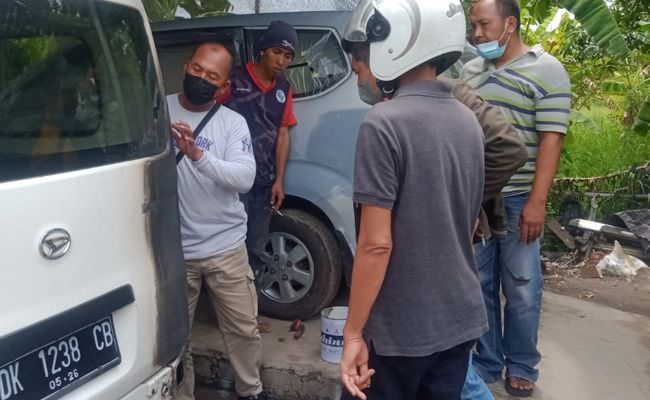 mobil-warga-di-buleleng-terbakar-korban-menduga-dibakar-orang
