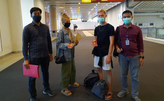 palsukan-data-pasutri-rusia-dideportasi-ke-negaranya-yang-lagi-perang