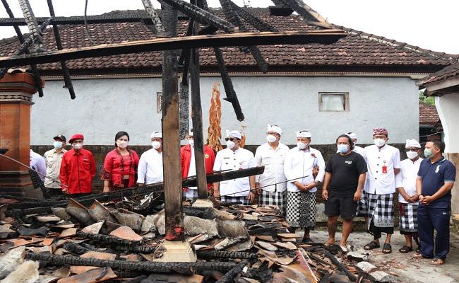 rumah-rata-tanah-karena-kebakaran-ketut-aris-dapat-bantuan