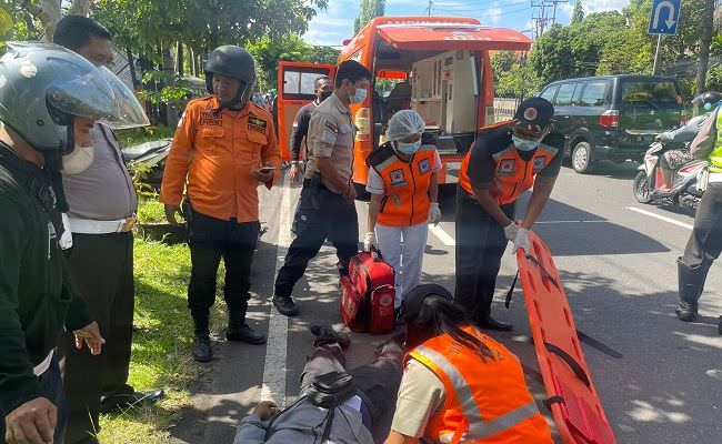 seruduk-truk-parkir-pria-pengendara-honda-revo-tewas-di-tkp