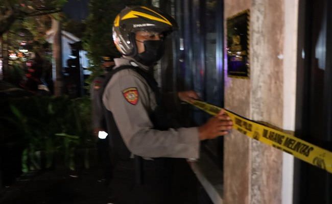 tempat-nongkrong-anak-muda-di-kuta-utara-ditutup-paksa