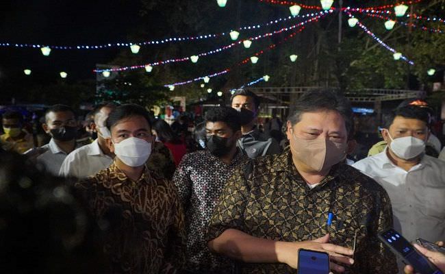 airlangga-solo-terbuat-dari-rindu-kenangan-dan-wedangan