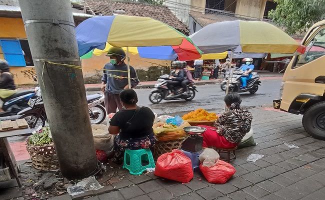 biang-macet-pedagang-pasar-tumpah-di-jalan-kartini-tetap-bertahan