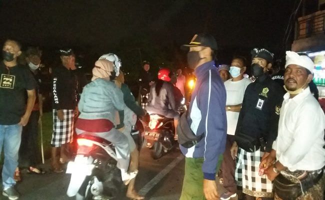 cegah-gangguan-kamtibmas-remaja-yang-asyik-nongkrong-dibubarkan