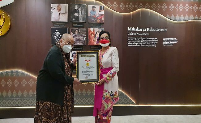 direktur-pib-raih-rekor-muri-penyandang-gelar-doktor-terbanyak